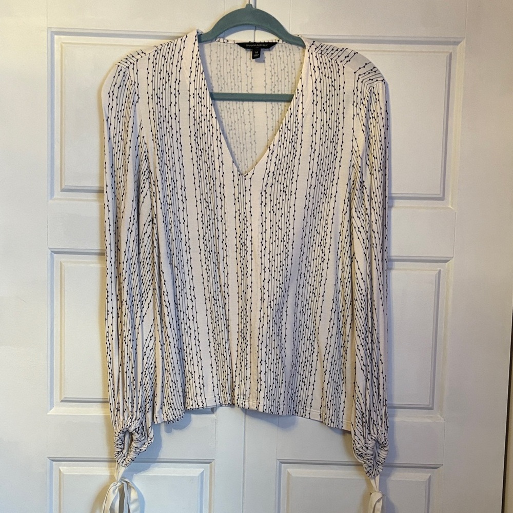 Banana Republic White and Black Patterned Blouse